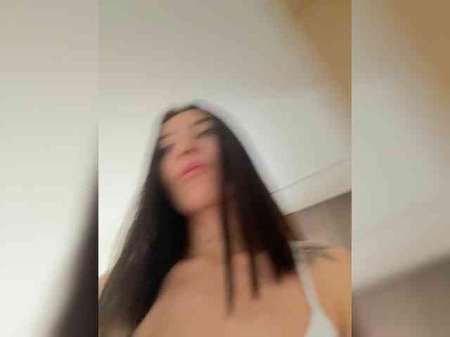 Model: LunaDesire