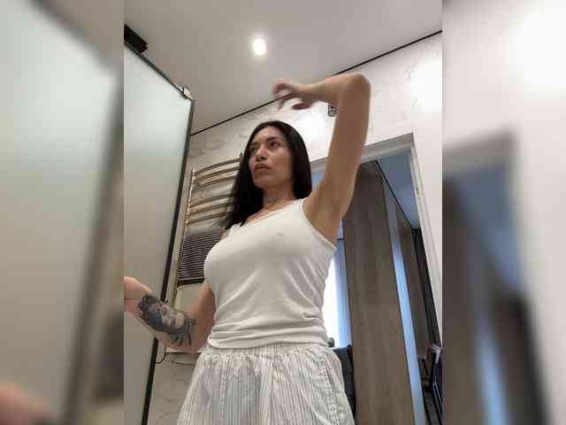 LunaDesire Live Webcam on BongaCams