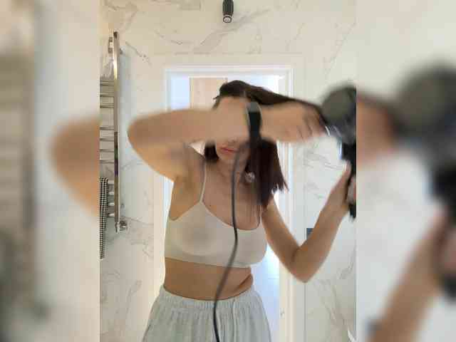 Model: LunaDesire