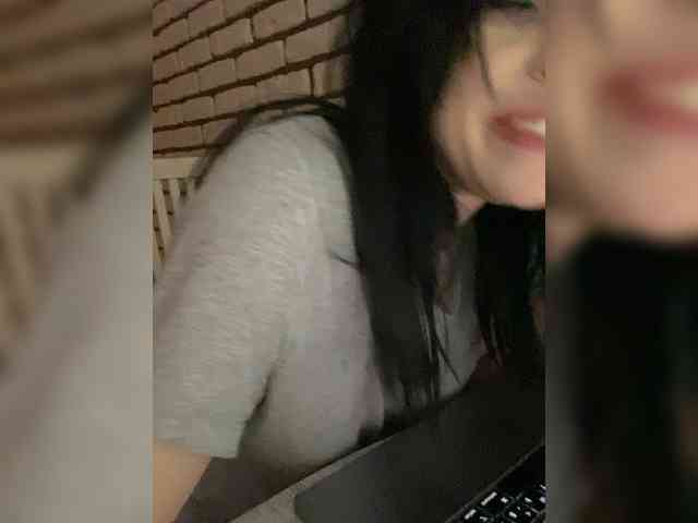 emog1rl Live Webcam on BongaCams