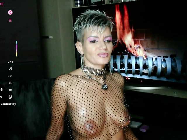 Alice69Sochi live cam on BongaCams
