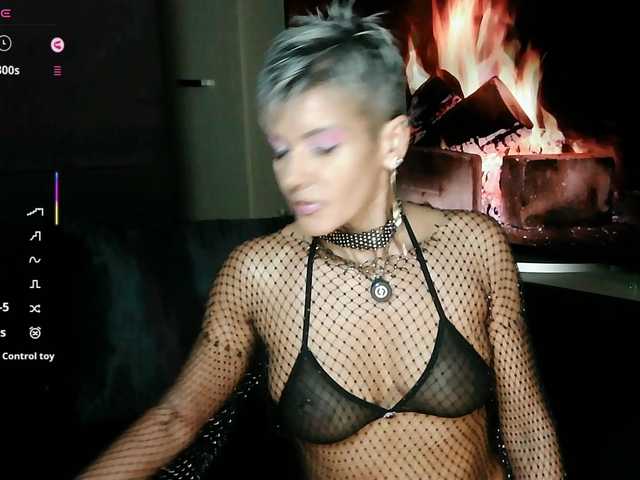 Alice69Sochi live cam on BongaCams