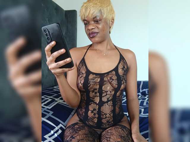 GlobeTrottieHottie1 live cam on BongaCams