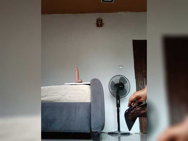 GlobeTrottieHottie1 live cam on BongaCams