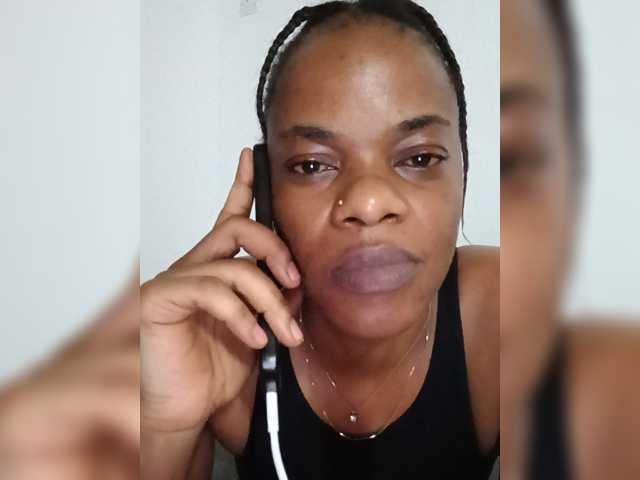 GlobeTrottieHottie1 live cam on BongaCams