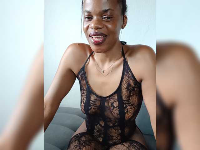 GlobeTrottieHottie1 live cam on BongaCams
