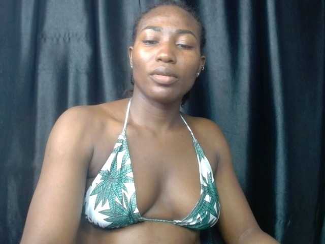 Cherryredcunt live cam on BongaCams