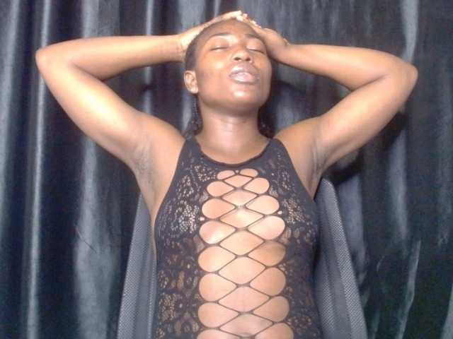 Cherryredcunt live cam on BongaCams