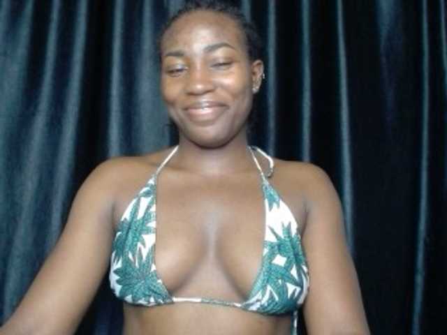Cherryredcunt live cam on BongaCams
