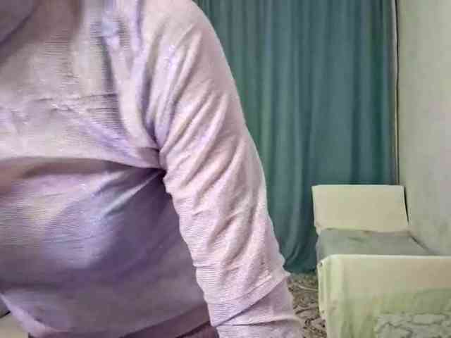 UrSweetieLeigh webcam