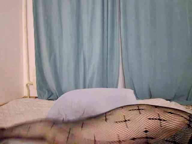 Model: UrSweetieLeigh