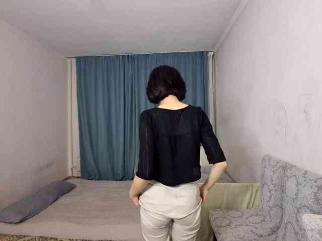 Model: UrSweetieLeigh