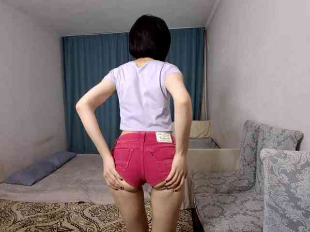 Model: UrSweetieLeigh