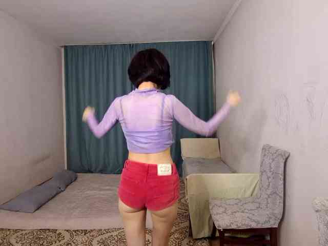 Model: UrSweetieLeigh