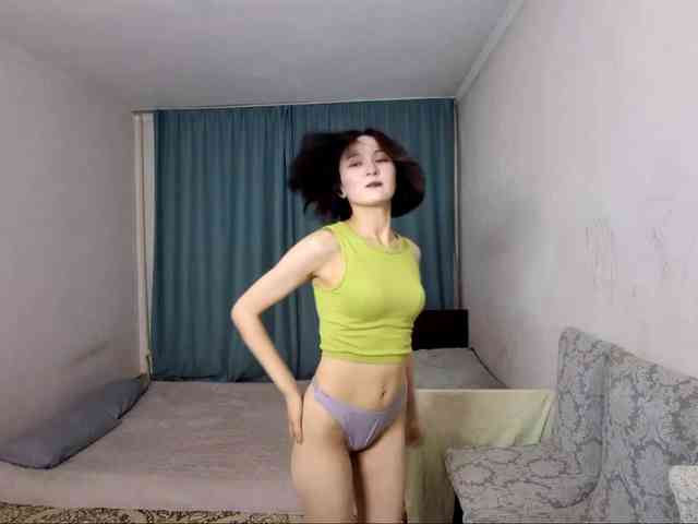 Model: UrSweetieLeigh