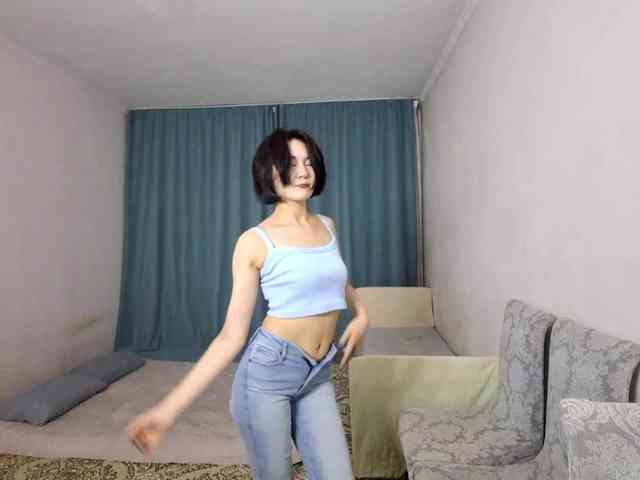 Model: UrSweetieLeigh