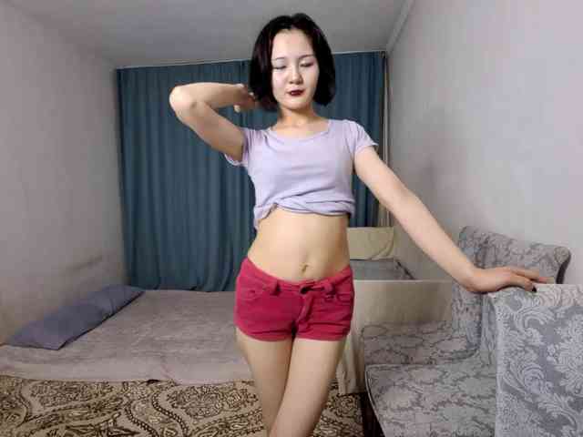 Model: UrSweetieLeigh