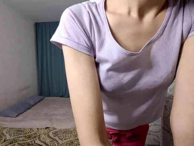 Model: UrSweetieLeigh