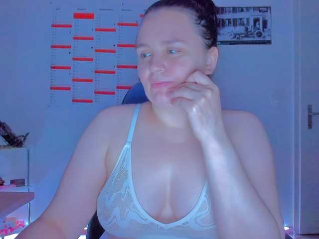 Elieen2 live cam on BongaCams