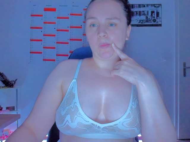 Elieen2 live cam on BongaCams