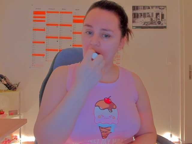 Elieen2's BongaCams show and profile