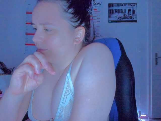 Elieen2 live cam on BongaCams