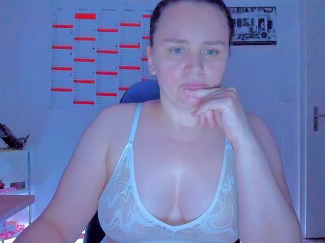 Elieen2 live cam on BongaCams