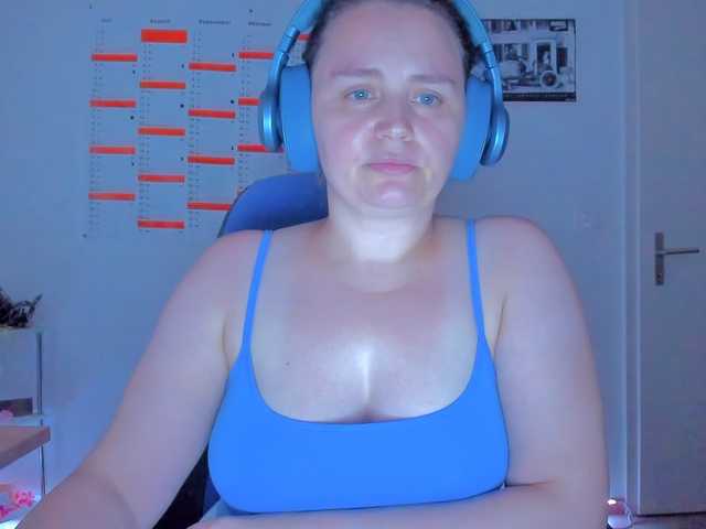 Elieen2 live cam on BongaCams