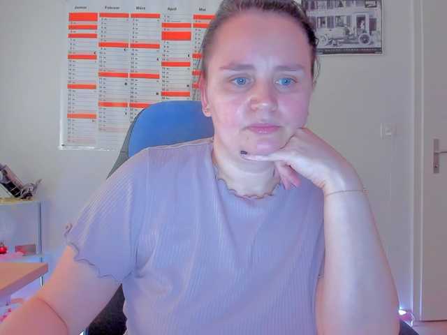 Elieen2 live cam on BongaCams