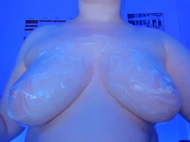 Elieen2 live cam on BongaCams