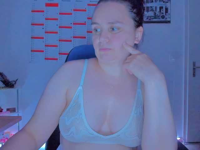 Elieen2 live cam on BongaCams