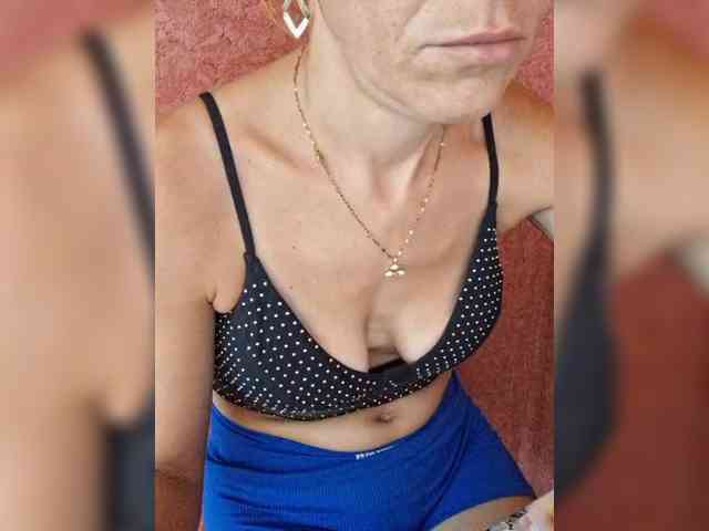 krisred Live Webcam on BongaCams