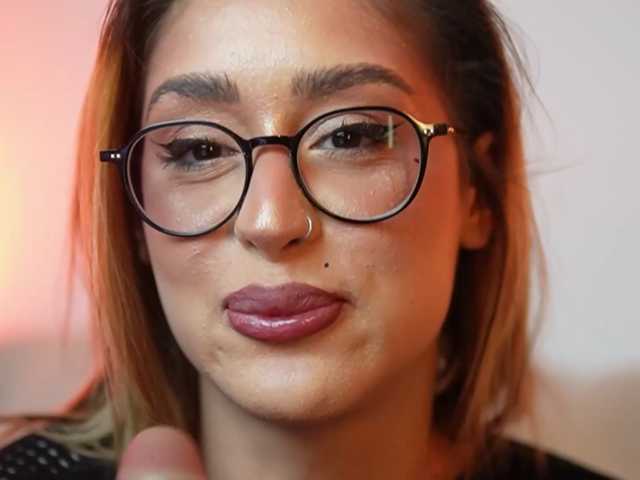AileenKiss, en directo ahora en BongaCams