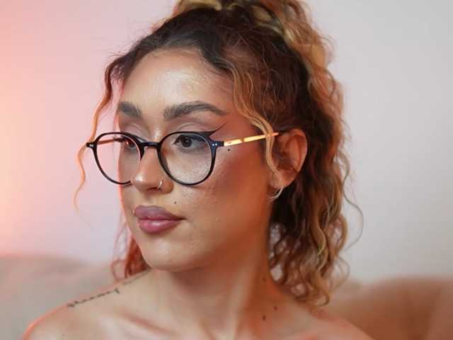 AileenKiss, en directo ahora en BongaCams