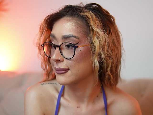 AileenKiss live cam on BongaCams
