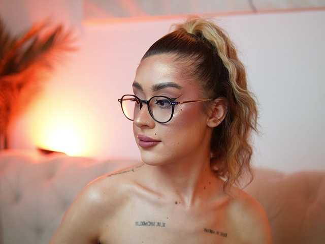 AileenKiss live cam on BongaCams