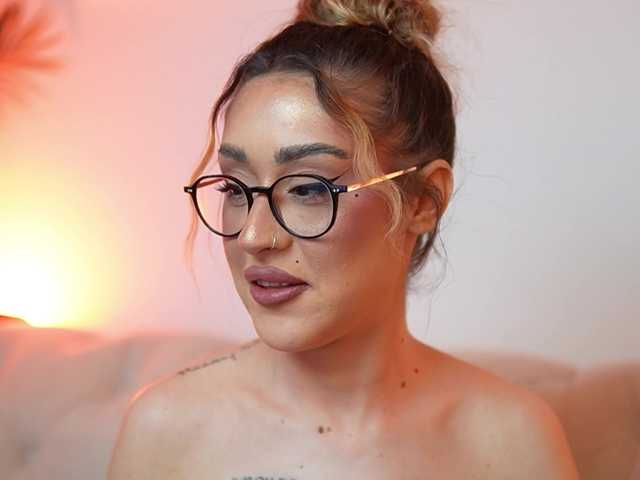 AileenKiss live cam on BongaCams