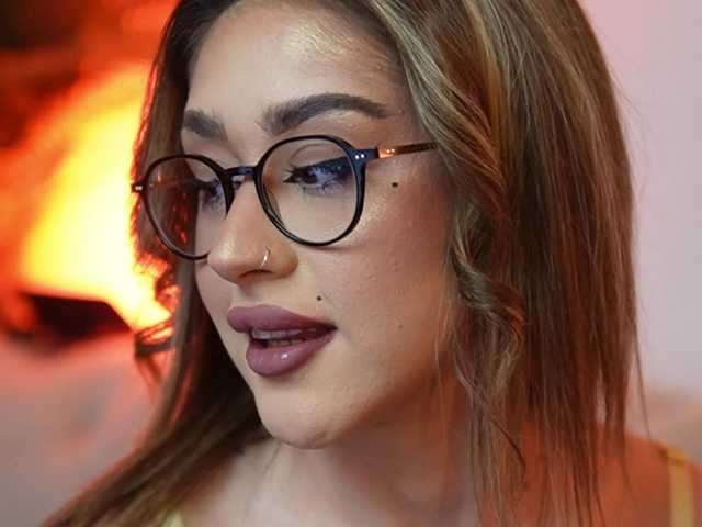 AileenKiss's BongaCams show and profile