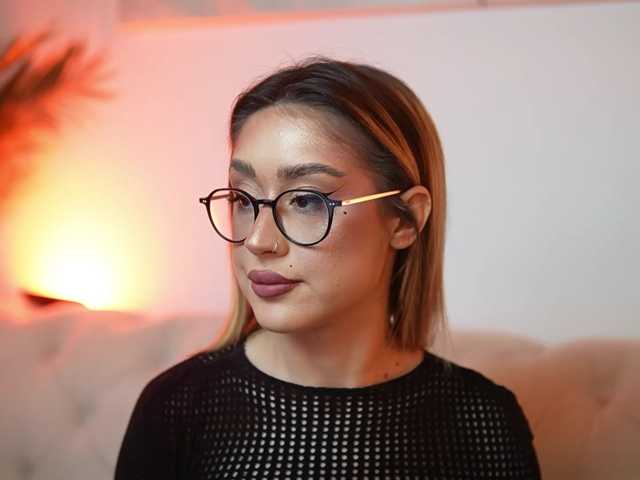 AileenKiss live cam on BongaCams