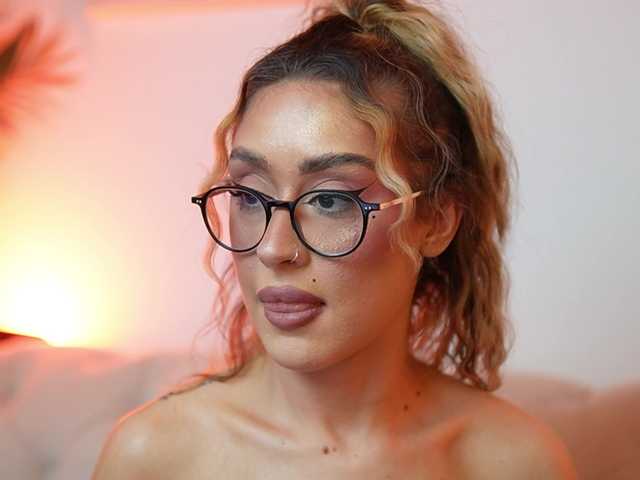AileenKiss live cam on BongaCams