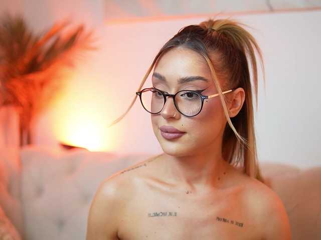AileenKiss live cam on BongaCams