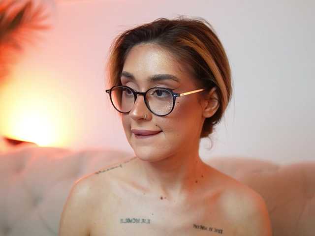 AileenKiss live cam on BongaCams