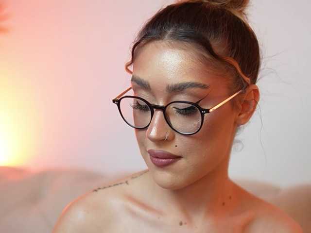 AileenKiss live cam on BongaCams