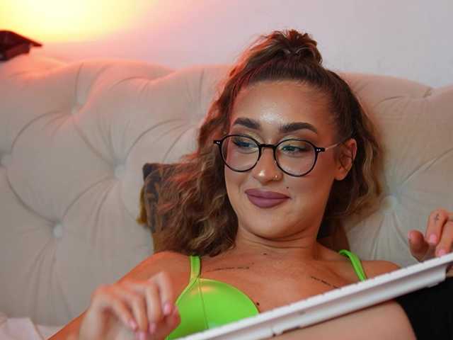 AileenKiss live cam on BongaCams