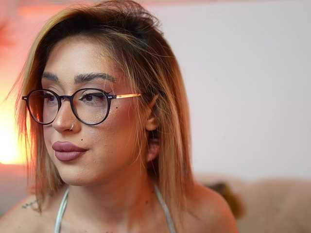 AileenKiss live cam on BongaCams