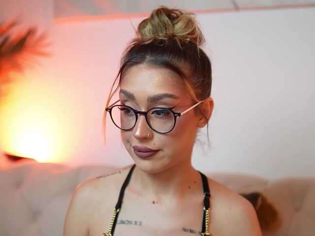 AileenKiss live cam on BongaCams