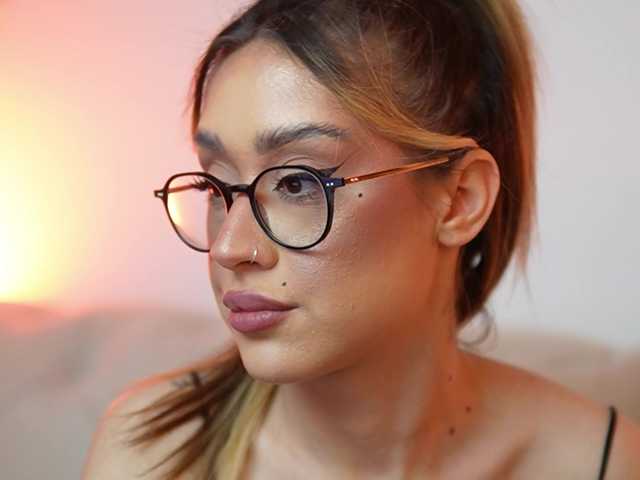AileenKiss live cam on BongaCams