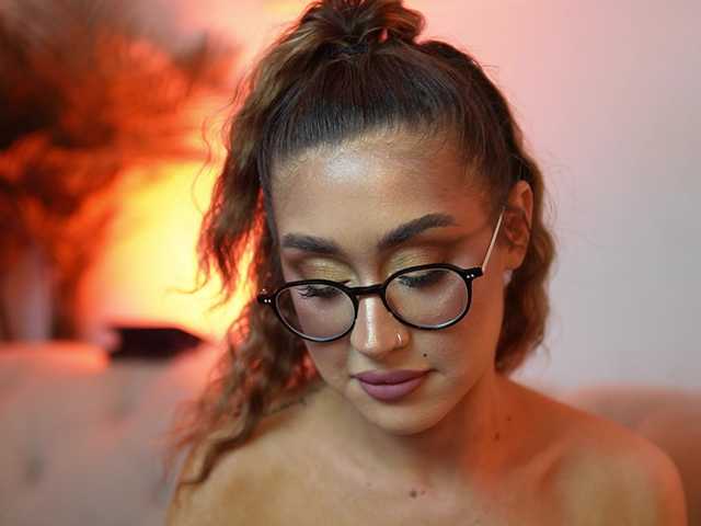 AileenKiss live cam on BongaCams