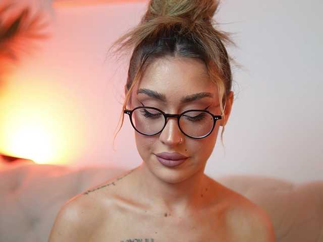 AileenKiss live cam on BongaCams