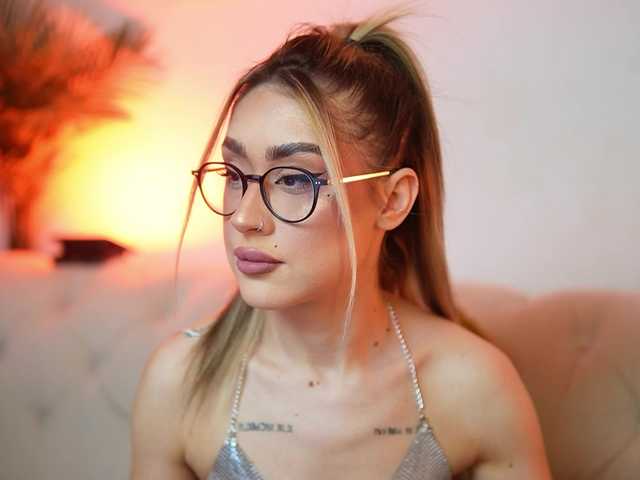 AileenKiss live cam on BongaCams
